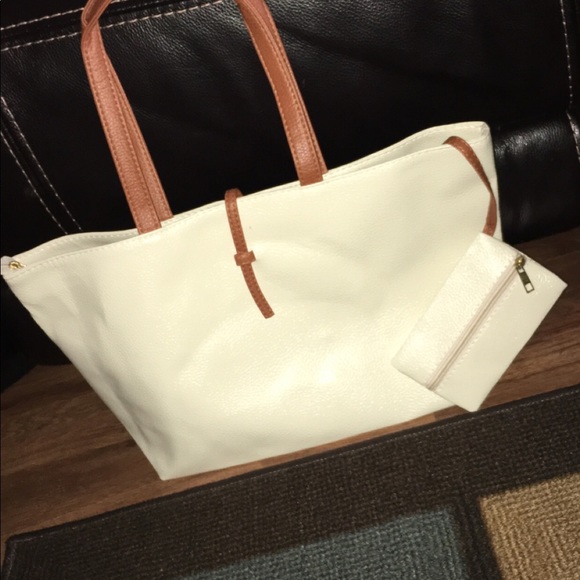 Woman’s purse brand new 🤍 - Picture 3 of 3